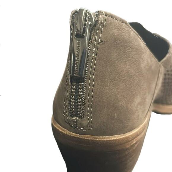 Vince Camuto Paleta Boot Booite w/ back closure and perforated upper. Size 6.5 M - Picture 8 of 10